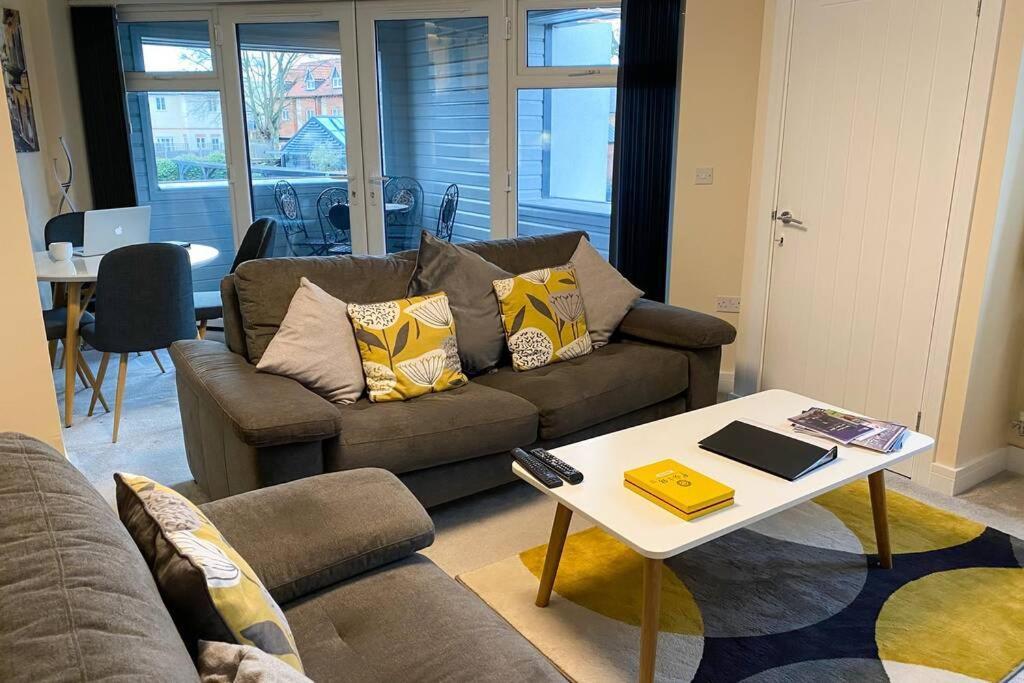ניומרקט 13 The Grosvenor, Luxury Flat, Central Newmarket, מראה חיצוני תמונה
