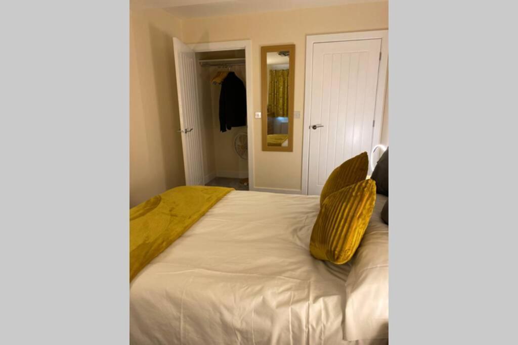 ניומרקט 13 The Grosvenor, Luxury Flat, Central Newmarket, מראה חיצוני תמונה